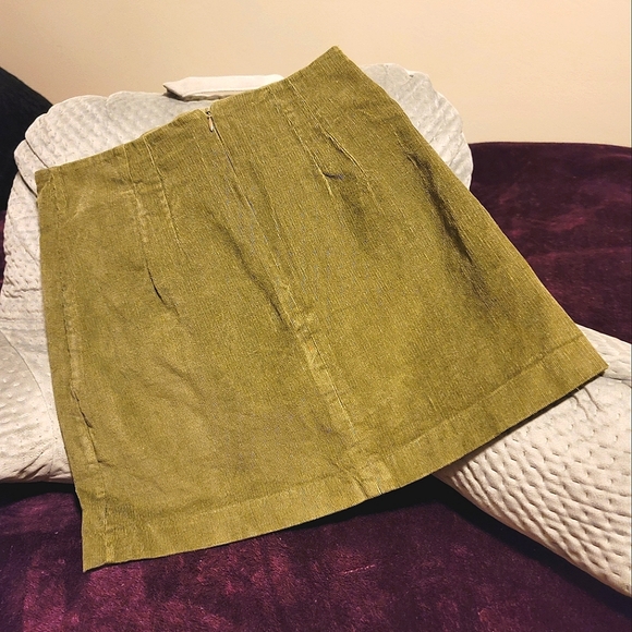 {Fashion On Earth}🪷Corduroy Mini, Size M - Picture 7 of 8